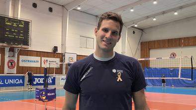 Slovenci so si v pripravah na Hrvate za dober namen nadeli zlate pentljice