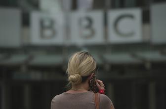 BBC ukinja 550 novinarskih delovnih mest. "Živimo v zelo negotovih časih."