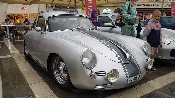 Na ogled bo tudi letos postavljen izredni porsche 356. | Foto: Gregor Pavšič