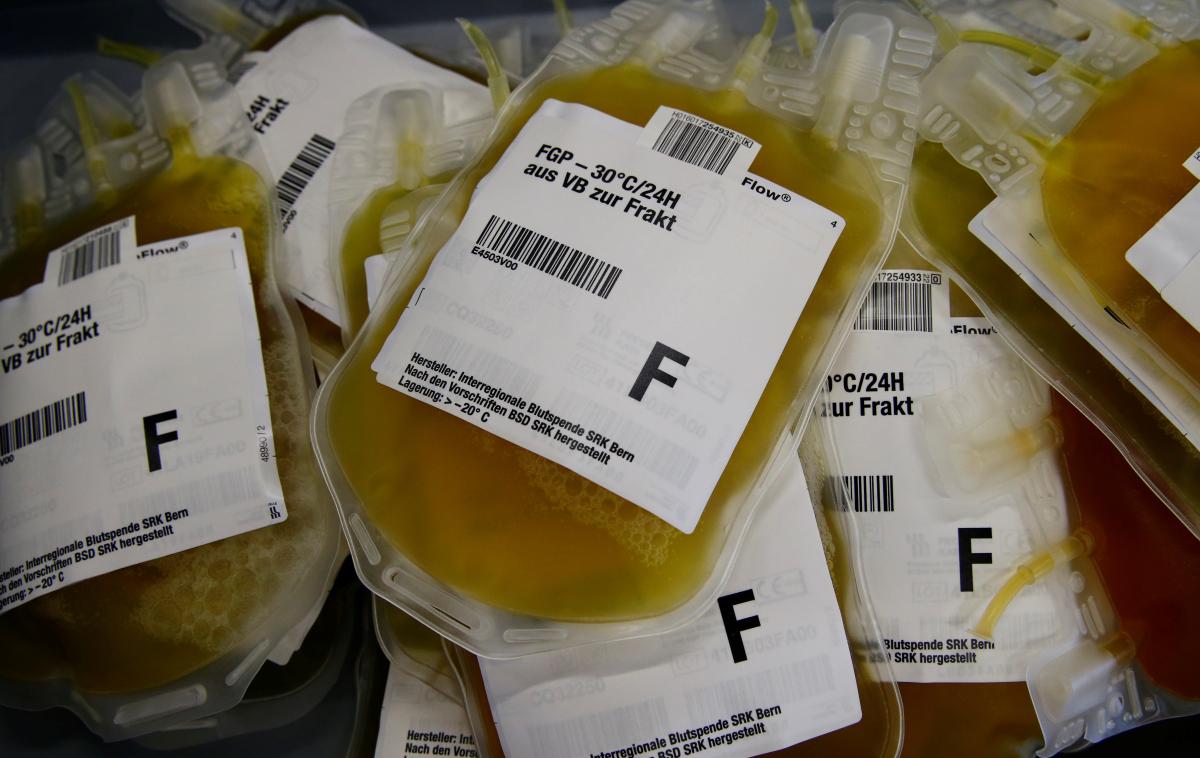 Krvna plazma | Zdravljenja s pomočjo krvne plazme so se za zdaj pokazala učinkovita, vendar so študije narejene na majhnem vzorcu bolnikov.  | Foto Reuters