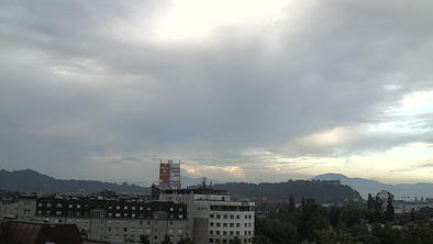 Popoldne spet prihajajo plohe in nevihte #video