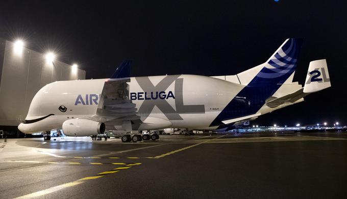 Zaradi svoje oblike je beluga XL prava atrakcija na letališču, ob tem pa eden ključnih akterjev pri razvoju prihodnjih potniških letal. | Foto: Airbus