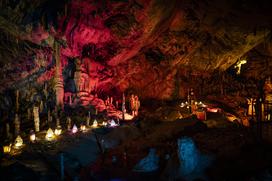 Žive jaslice v Postojnski jami