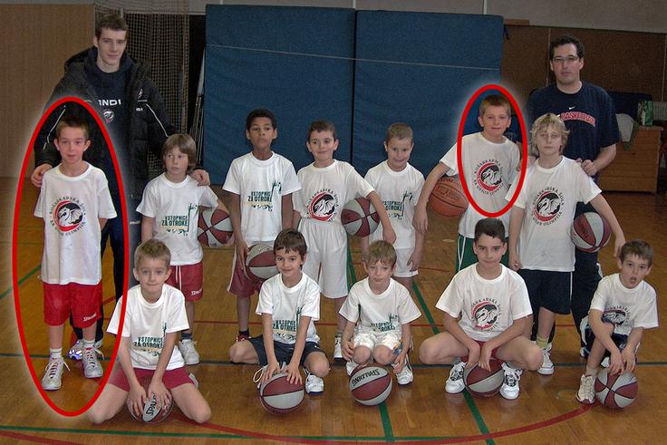 Iz arhiva: Arne Dolenc in Luka Dončić pred desetletjem na treningu Olimpije, ki ga je obiskal tudi Goran Dragić. | Foto: Srečo Bester - osebni arhiv