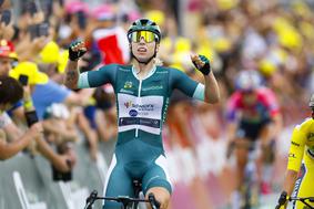 Wiebes drugič zaporedoma zmagala na Touru, Vos ostaja v rumenem