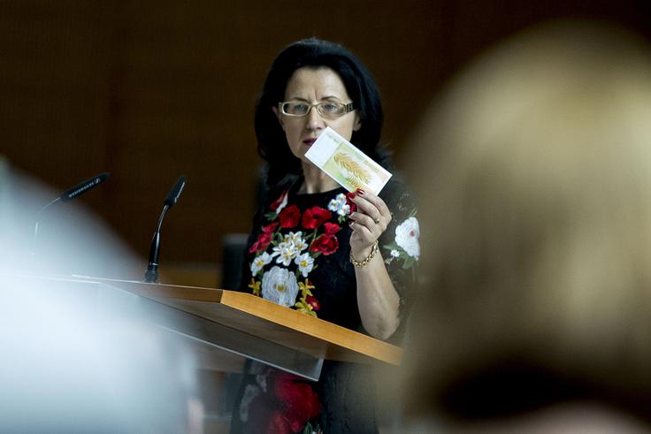 "Tujina in tudi jaz osebno se čudi težnjam in željam oziroma nostalgiji po totalitarnem komunističnem sistemu in tudi po bivši Jugoslaviji. /.../ Imeli smo jugoslovanski dinar, ki ni bil skoraj nič vreden. Imeli smo bankovec za en milijon, a minimalna plača je bila le okoli 30 evrov," se spominja Verica Trstenjak. | Foto: Ana Kovač
