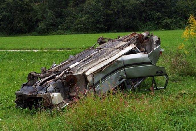 Kaj storiti pri prevračanju avtomobila?