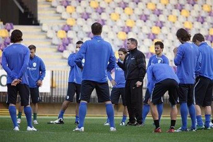 Slovenskim nogometašem tudi v torek nagajalo vreme