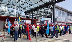 Na brniškem letališču protest nezadovoljnih delavcev #video #foto