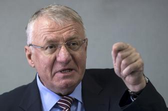 Haaško sodišče Srbiji naložilo vrnitev Vojislava Šešlja v pripor