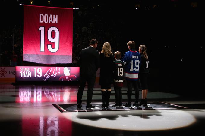 V Arizona so upokojili dres s številko 19, ki ga je dolga leta nosil eden najboljših igralcev kluba Shane Doan. | Foto: Getty Images