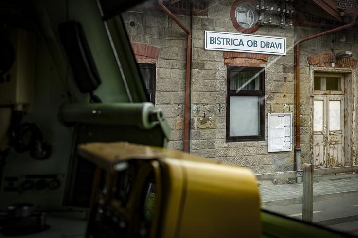 Postaja Bistrica ob Dravi - velik del proge od Maribora sledi toku reke Drave. | Foto: Ana Kovač