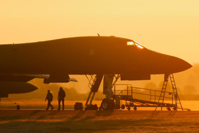Iran, vojna v Iranu, bombnik | Bodo ZDA res izpolnile Trumpovo grožnjo in v primeru neodprtja Hormuške ožine začele z bombardiranjem iranskih elektrarn? | Foto Reuters