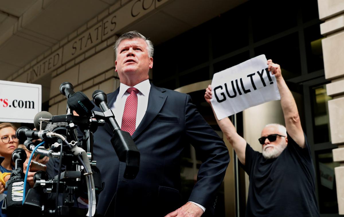 Paul Manafort | Paulu Manafortu so prejšnji teden zaradi finančnega kriminala že prisodili 7,5 let zaporne kazni. | Foto Reuters