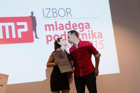 Kako postati mladi podjetnik leta? Osvoji ljudi z lesenimi modnimi dodatki. 