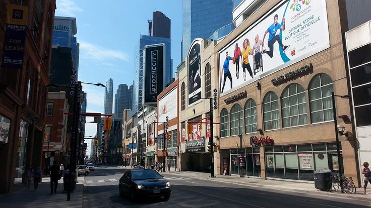 Toronto je se šestimi milijoni prebivalcev največje kanadsko mesto in eno od svetovnih finančnih središč.  | Foto: 