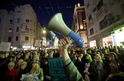 Na protivladnih protestih v Beogradu zaradi velikonočnih praznikov manj ljudi