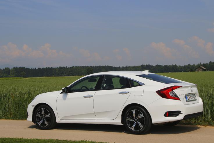 Kmalu za petvratnim civicom je na slovenske ceste zapeljal še civic grand za ljubitelje znamke Honda, ki ob športnosti cenijo eleganten videz. | Foto: Aleš Črnivec