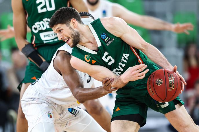 Cedevita Olimpija Alekej Nikolić |  Alekej Nikolić je tekmo odprl s trojko, ob polčasu je Cedevita Olimpija vodila za štiri točke. | Foto Aleš Fevžer