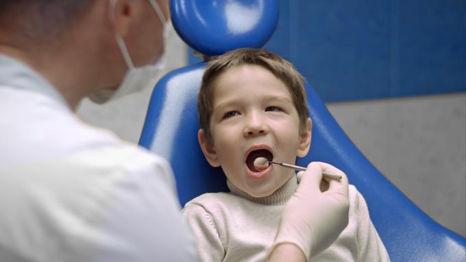 Ortodont. Zobozdravnik. Zobni aparat. | Foto: Getty Images