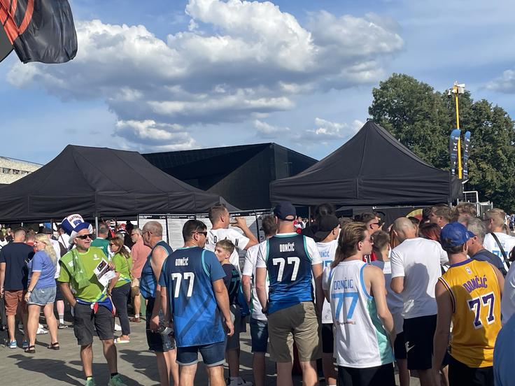 Navijači pred srečanjem s Francijo. | Foto: Sportal