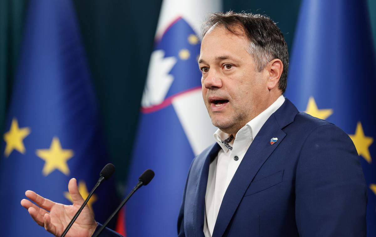 Matej Arčon | "Predsednik vlade in finančni minister tej tematiki posvečata precej časa," je glede morebitne davčne razbremenitve samostojnih podjetnikov dejal Arčon. Potrdil je, da gredo pogovori v tej smeri oz. bodo spremembe v korist samostojnih podjetnikov. | Foto Nebojša Tejić/STA