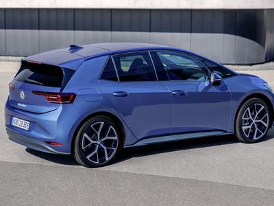 Subvencije za baterijske avtomobile v Nemčiji? Kdor zasluži manj, bo dobil višjo.