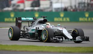 Lewis Hamilton tudi v tretje hitrejši od vse konkurence