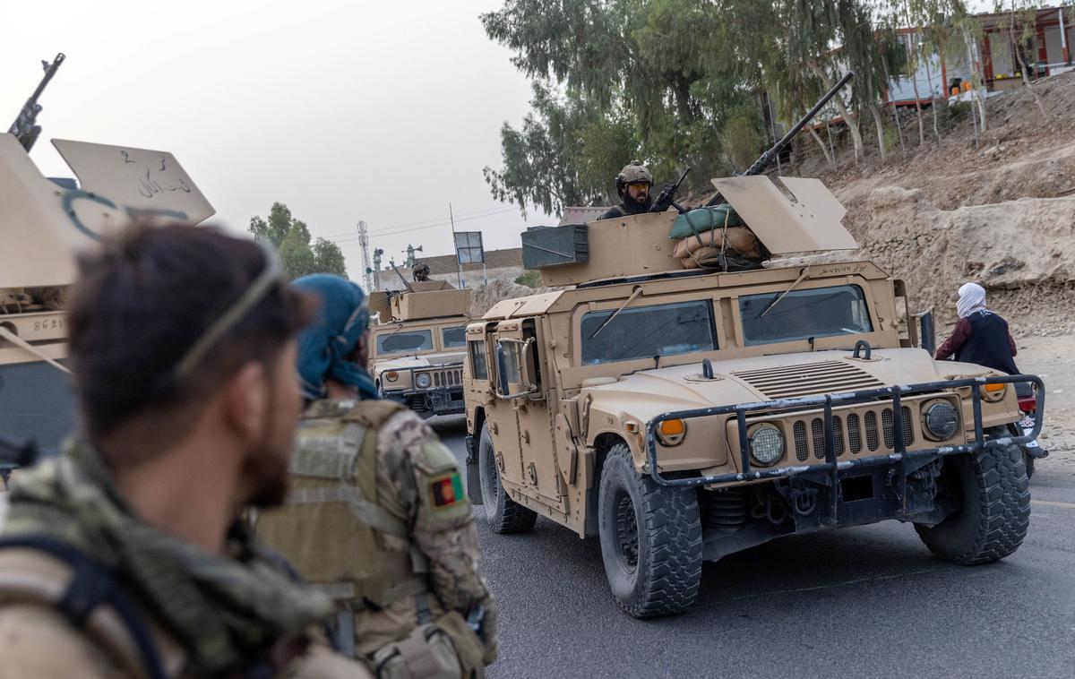 Afganistan | Afganistanska vojska je neuspešna v boju proti talibanom, a vendarle napoveduje, da bo osvojena mesta osvobodila. | Foto Reuters
