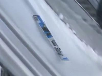 Drama Domna Prevca: smuči so odpeljale po zaletišču, FIS prižgala rdečo luč