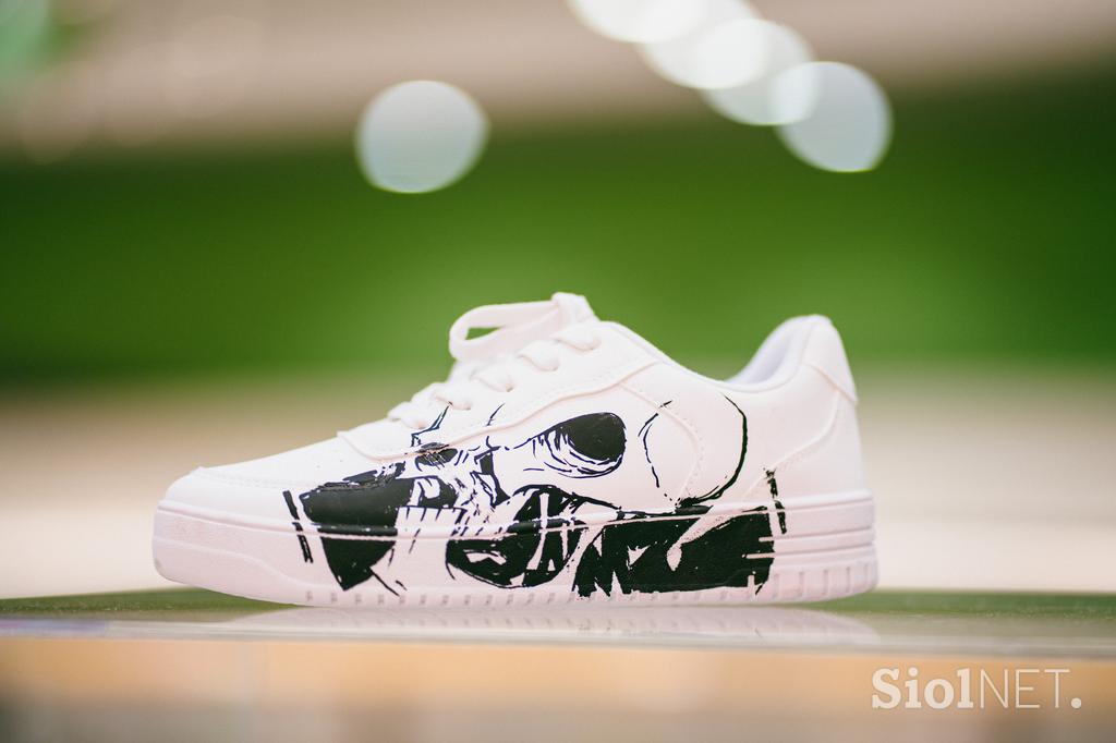 Deichmann, Azram, Beyond the sole