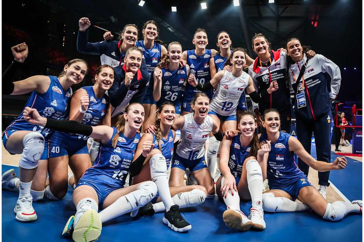 Srbkinje napadajo tretji zaporedni naslov svetovnih prvakinj. | Foto: Volleyball World