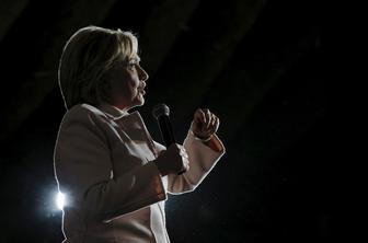 Clintonova znova v težavah zaradi elektronske pošte 