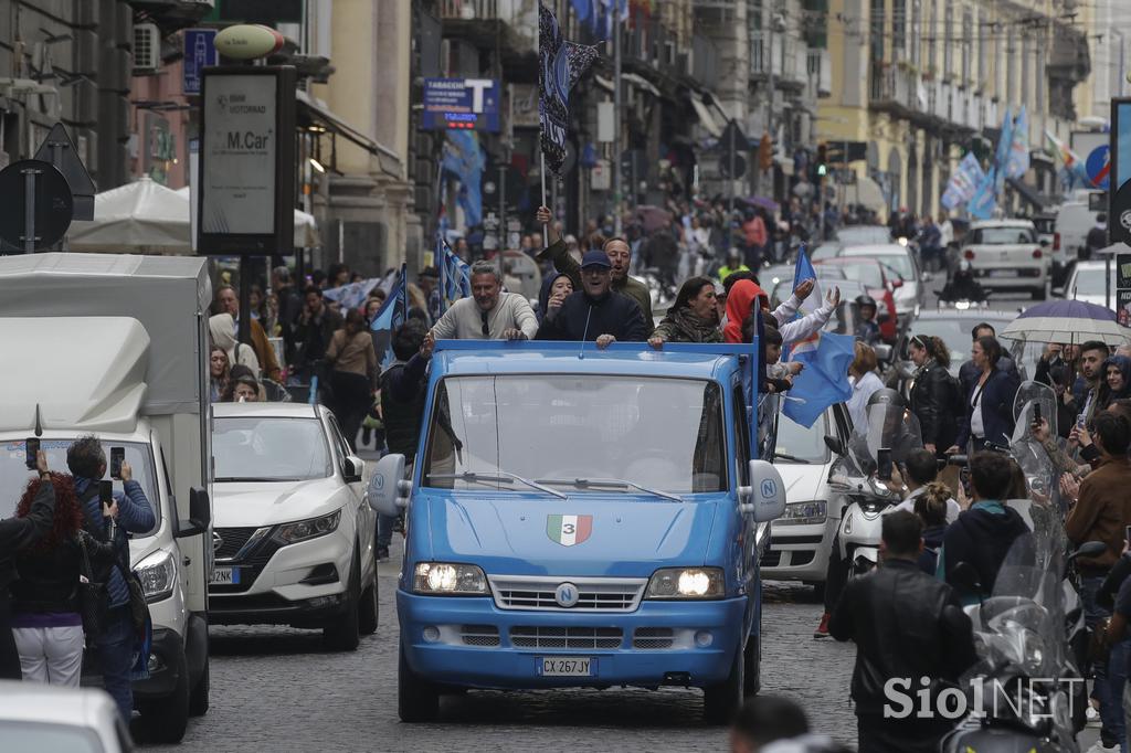 Neapelj slavi Napoli