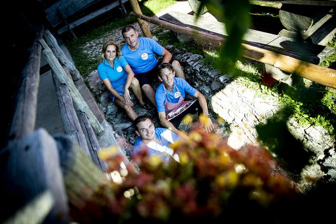 Dobrča | To je ekipa entuziastov, ki v Koči na Dobrči, finalistki letošnjega izbora Naj planinska koča, skrbi za dobro energijo in okusno hrano. | Foto Ana Kovač