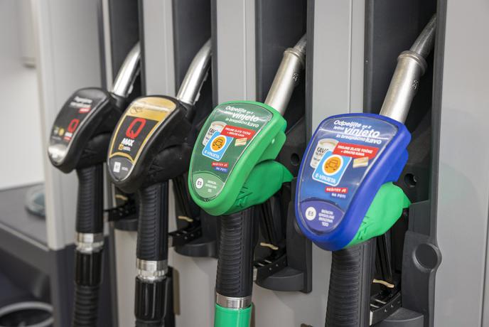 Vlada brez zvišanja marž za gorivo, ohranila je 14-dnevni obračunski interval