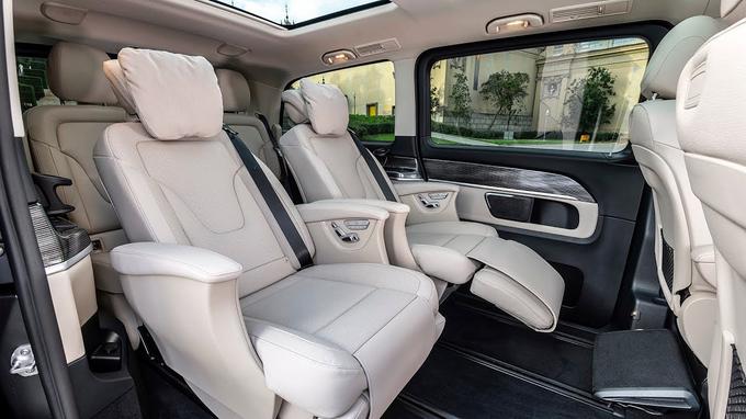 V drugi vrsti ponuja različica exclusive kraljevsko počutje s povsem nastavljivima sedežema. | Foto: Mercedes-Benz