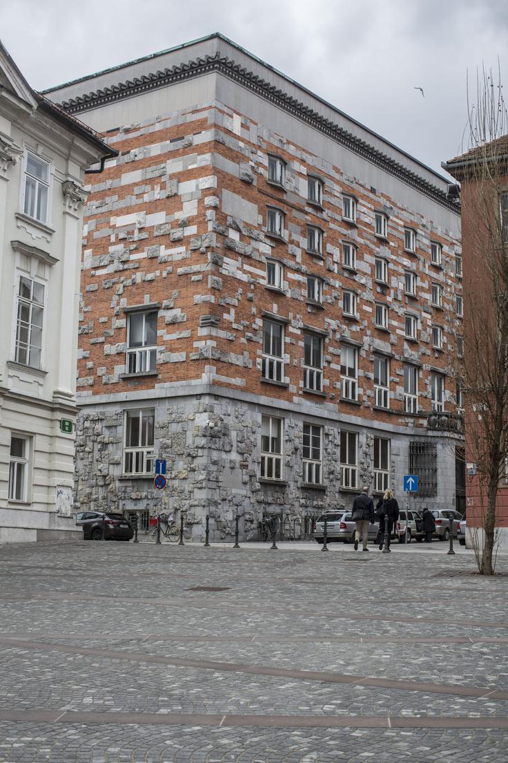 Na direktoratu za investicije ministrstva za izobraževanje, znanost in šport ne vedo, s katerimi sredstvi bo predvidoma financirana gradnja. | Foto: Matej Leskovšek