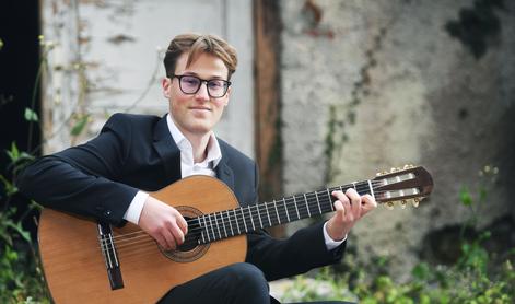 Mladi slovenski kitarist osvaja odre z izjemno muzikalnostjo