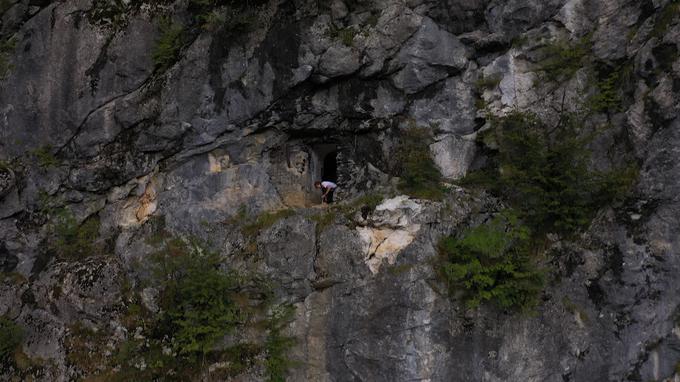 Živa je morala na Borislava čakati visoko na skalni polici. | Foto: 