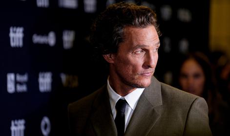 Matthew McConaughey na koncertu Oasis: "Kaj počne z roko?"