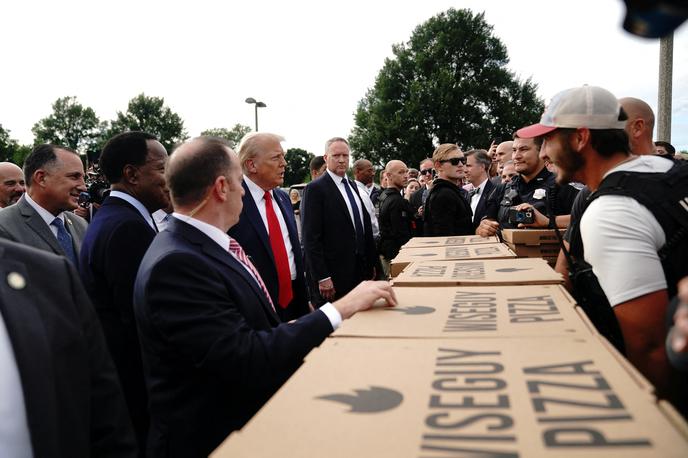Donald Trump, Washington | Trump je minuli teden z izvršnim ukazom v okrožje Columbia poslal nacionalno gardo in nadzor nad policijo predal zvezni vladi pod vodstvom pravosodne ministrice Pam Bondi.  | Foto Reuters