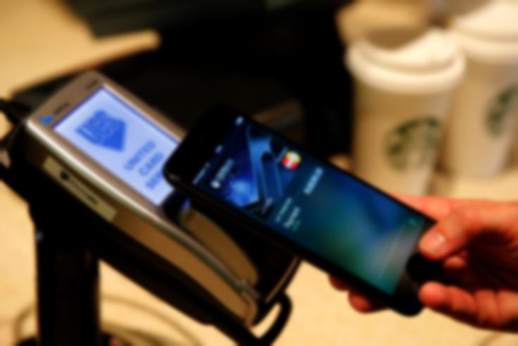 "Pametni telefon, čeprav ga ima danes že vsak, še vedno ni postal običajno plačilno sredstvo. Ne smemo soditi po sebi, ki nismo običajni ali povprečni uporabniki " | Foto: Reuters