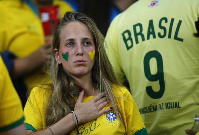 Solze brazilskih navijačev in navijačic | Foto: Reuters