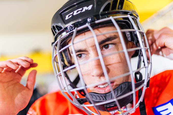 Stefan Kraft je, kot je to že v navadi, aprila skupaj z reprezentančnimi kolegi igral hokej. | Foto: Sportida