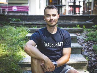 Blaž Debevec: Pri 15 letih bi morali razmišljati o domači nalogi, ne pa o pogodbah