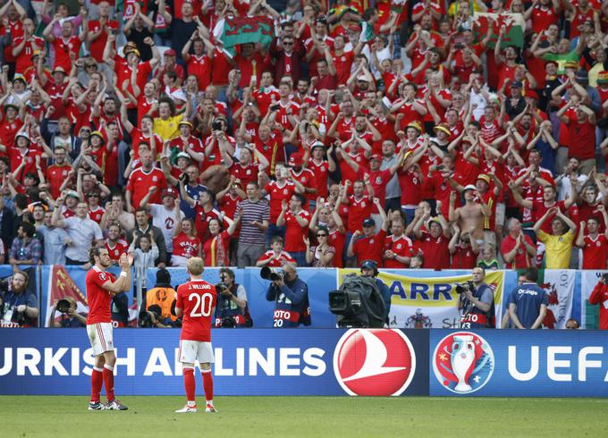 Nogometaše Walesa je na prvi tekmi Eura spremljalo ogromno navijačev. | Foto: 