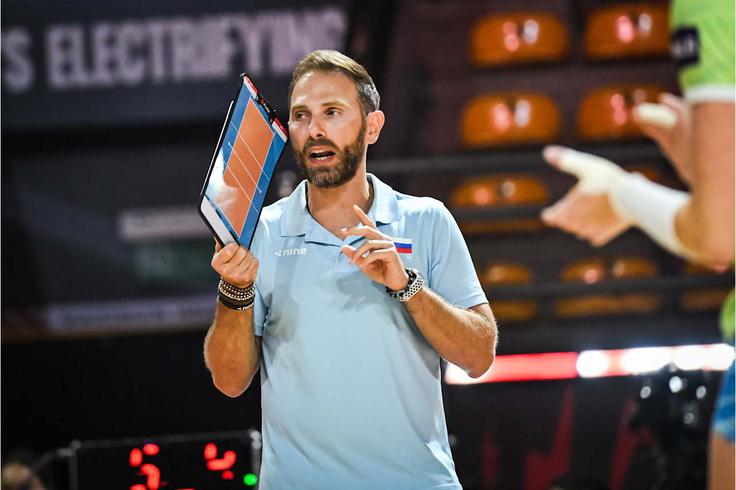 40-letni Italijan Alessandro Orefice, ki od lani vodi slovensko reprezentanco, ni skrival ponosa. | Foto: Volleyball World