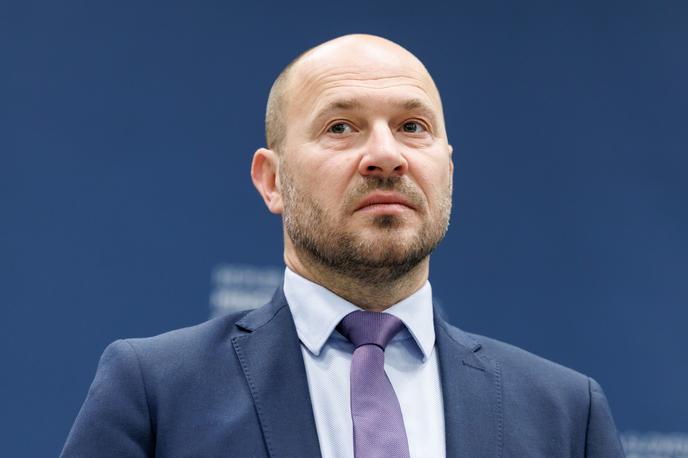 Jernej Vrtovec in Bojan Kumer | Kot je v ponedeljkovi izjavi za medije dejal Vrtovec, so v NSi v preteklosti kot opozicijska stranka opozarjali na sporno ravnanje v zvezi z Darsovo novo poslovno stavbo. | Foto STA