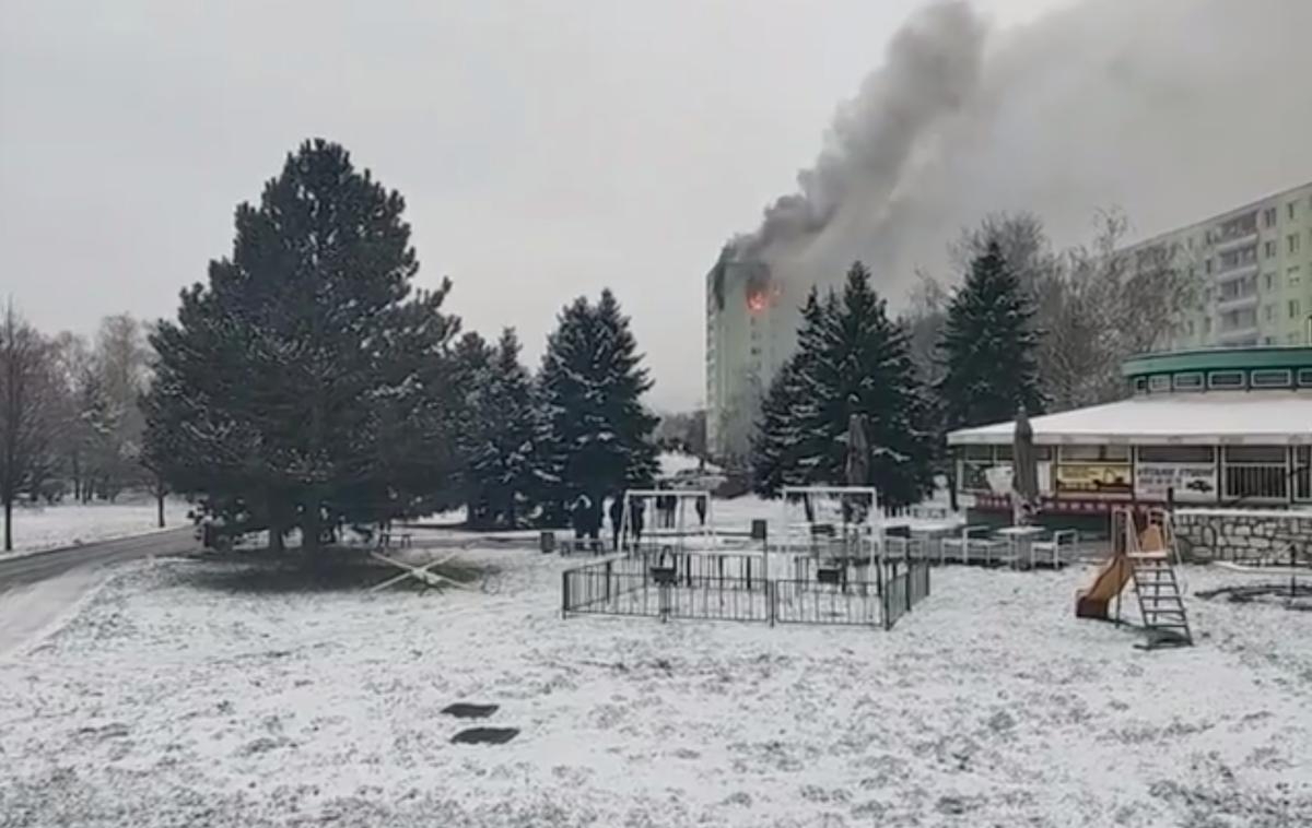 Eksplozija plina v stolpnici v kraju Prešov na Slovaškem | Po eksploziji je stolpnico zajel požar.  | Foto Reuters